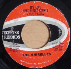 THE SHIRELLES - It's love that really counts / Stop the music - 7inch (SP)