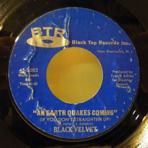 BLACK VELVET - Is it me you really love / An earth quakes coming - 7inch (SP)